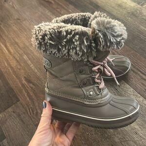 Girls London fog snow boots